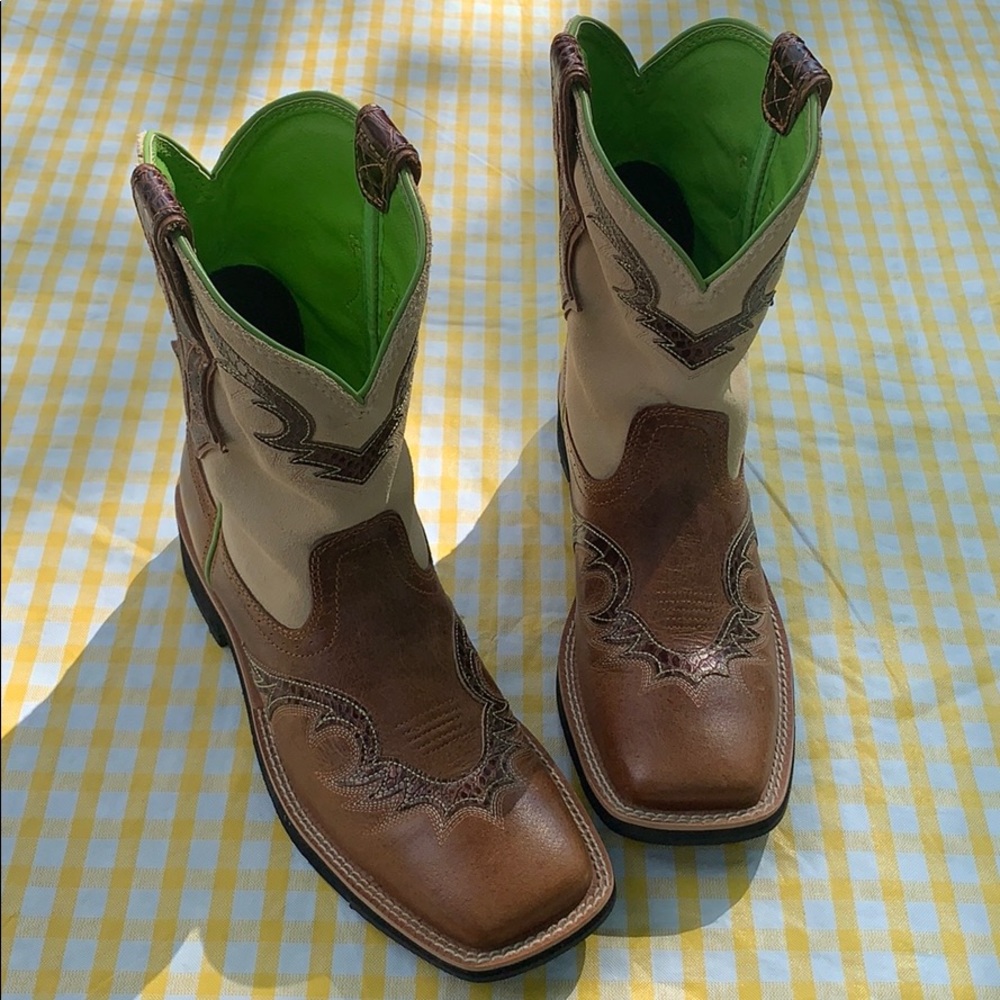 Ariat “Showbaby” Square Toe “U-Turn” Boots, Size 9